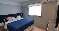 Excelente apartamento com varanda, reformado, 2qts.