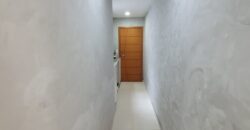 Excelente apartamento com varanda, reformado, 2qts.